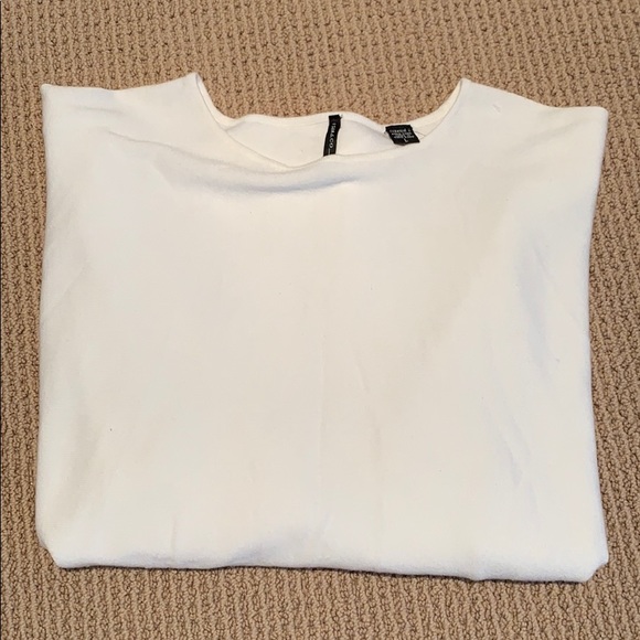 Simple pullover from Hong Kong - Picture 2 of 5